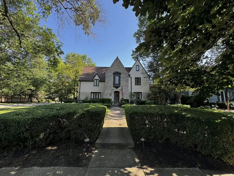 Landscape design at estate entrance in Columbus Ohio